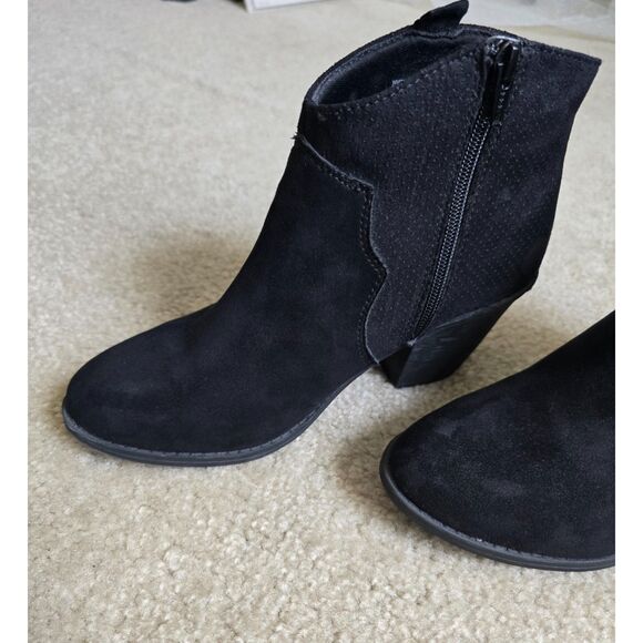 Black faux Suede Booties Size 8.5 - Like new - Picture 10 of 14